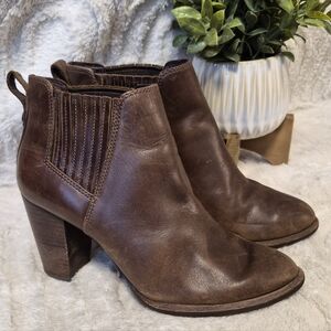 UGG Poppy Boots Chocolate Brown Leather Stacked Heel Distressed Women's Sz 7.5